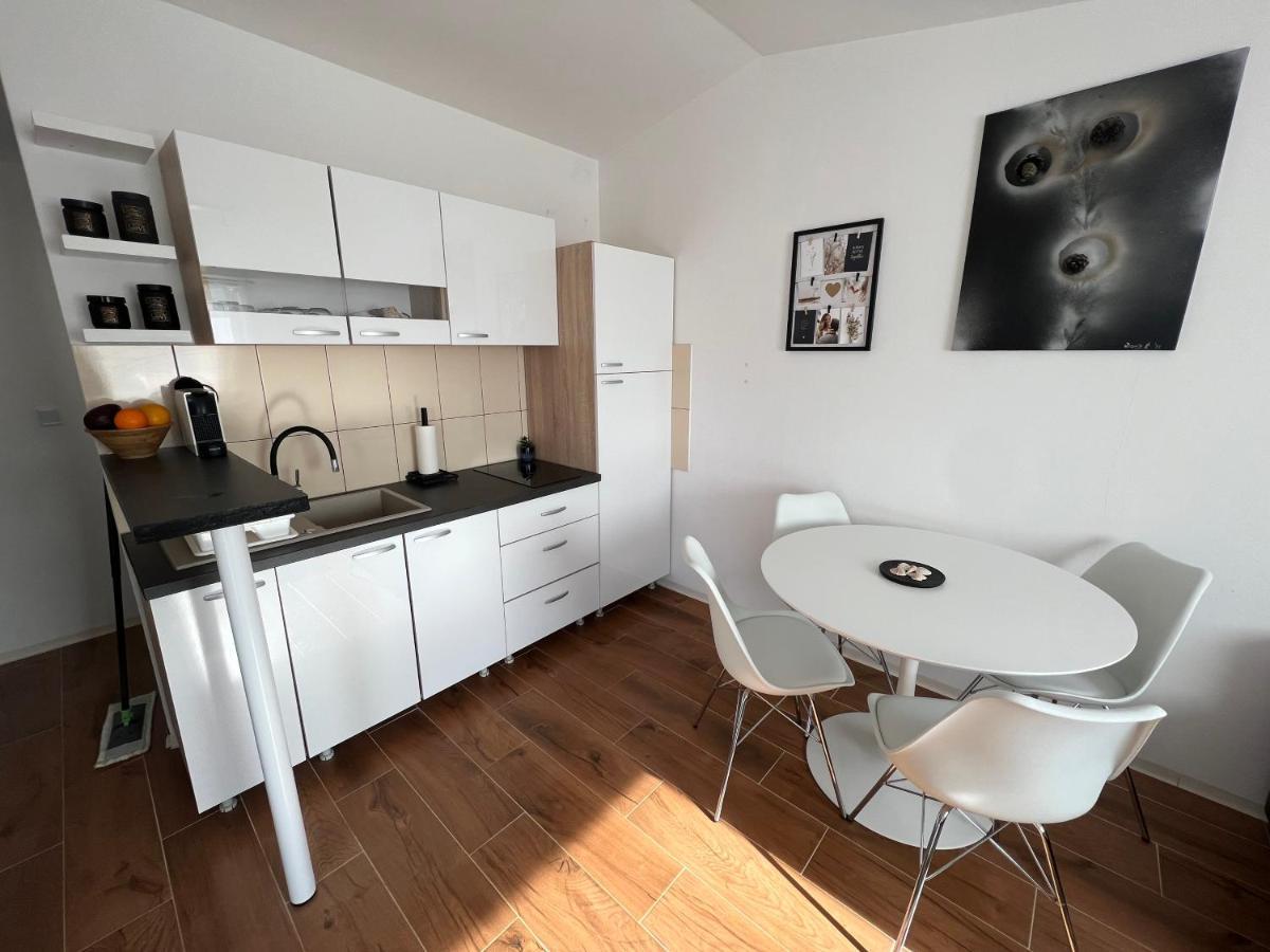 Apartment Mona Vir Buitenkant foto