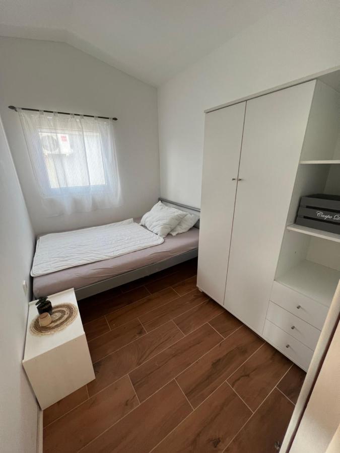 Apartment Mona Vir Buitenkant foto