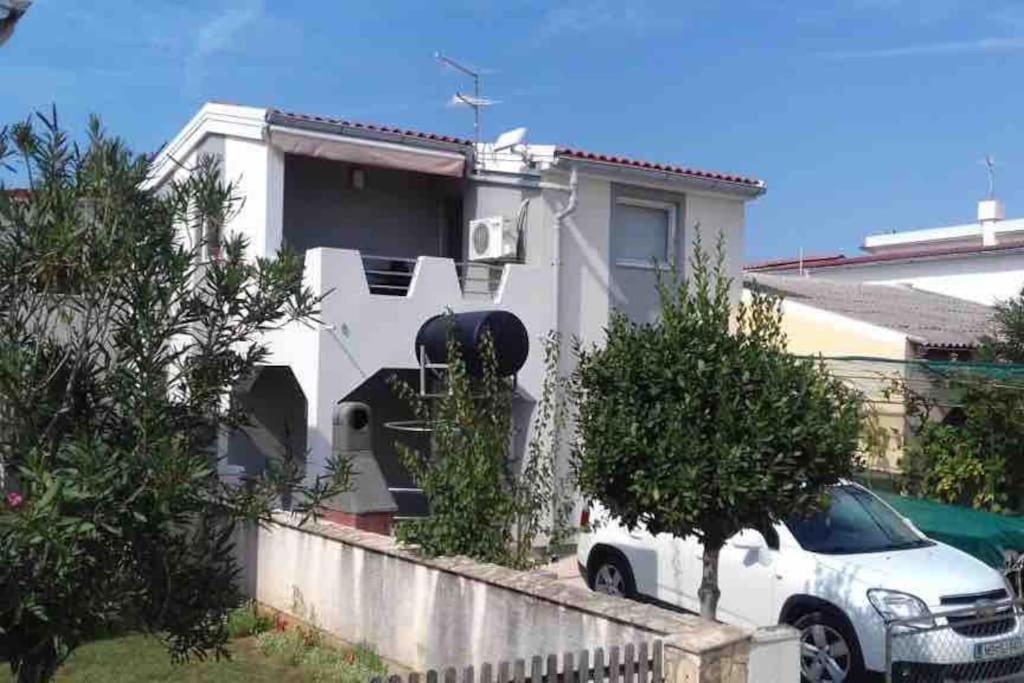 Apartment Mona Vir Buitenkant foto