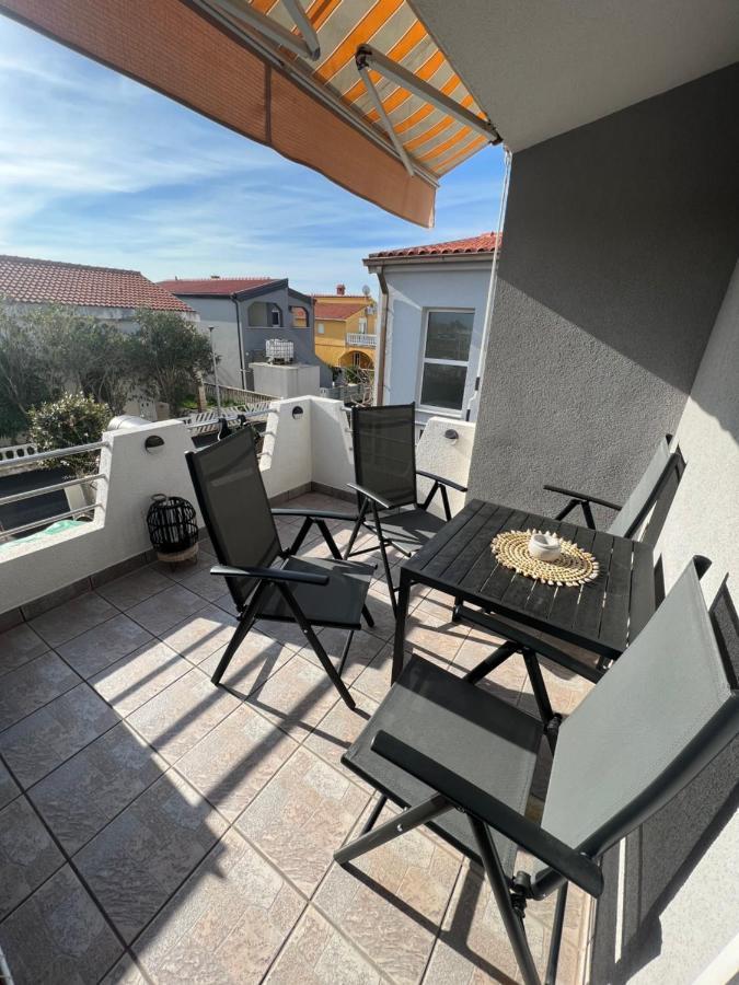 Apartment Mona Vir Buitenkant foto